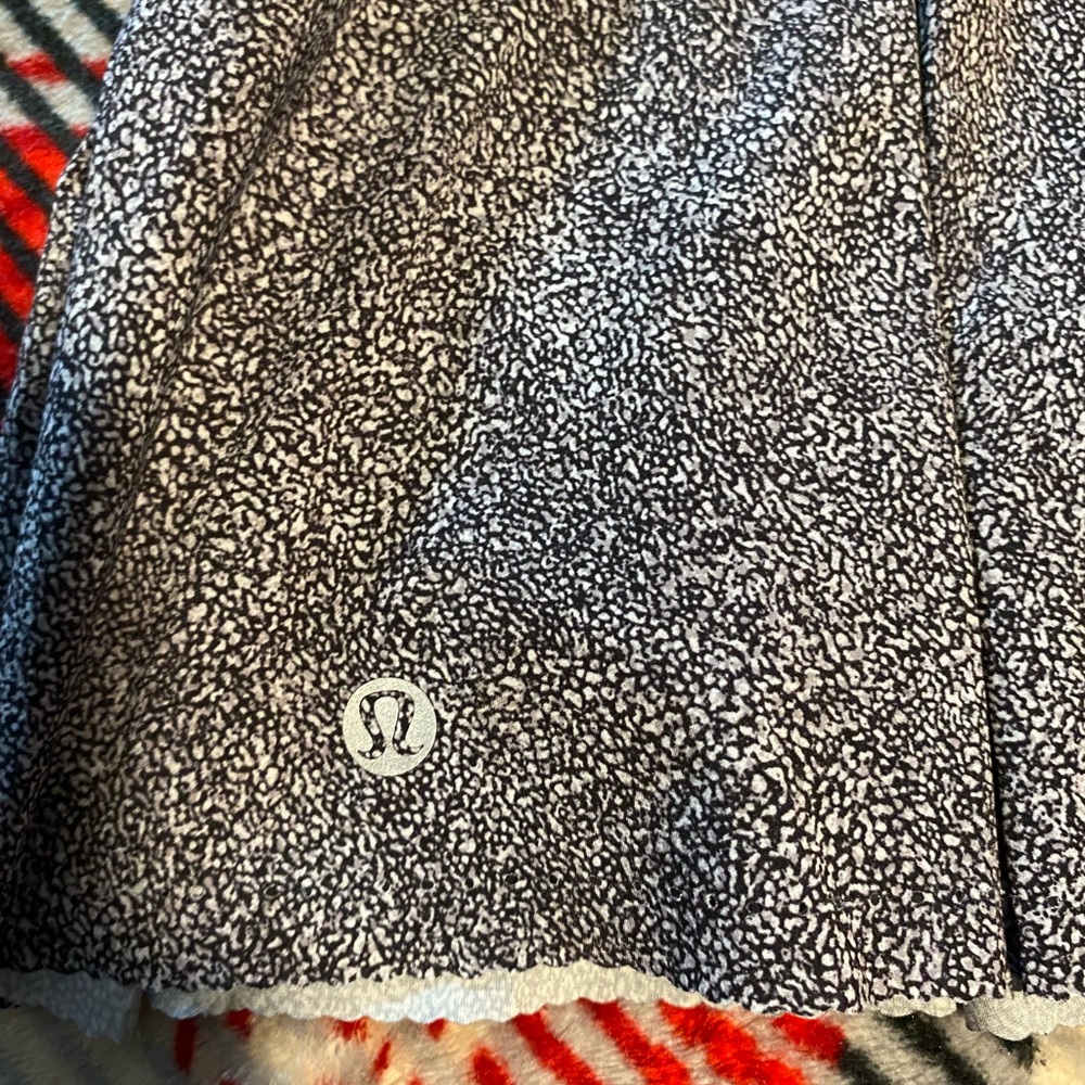 Lulumon skirt